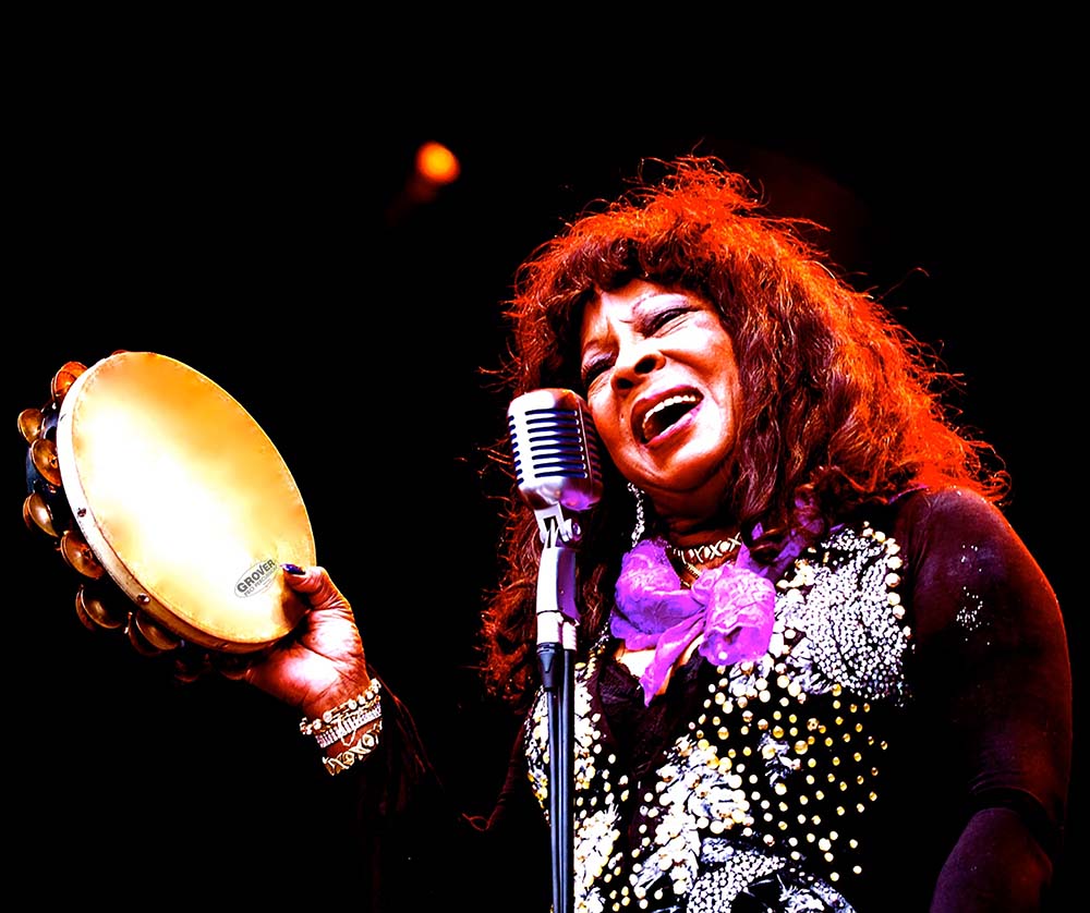 Motown Legend Martha Reeves Signs with Grover!